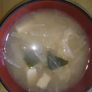 高野豆腐とキャベツわかめの味噌汁